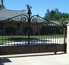 Ferforje Kayar Kapı 01